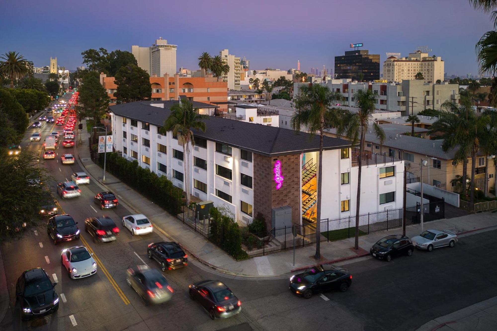 Aparthotel Fenix Hollywood